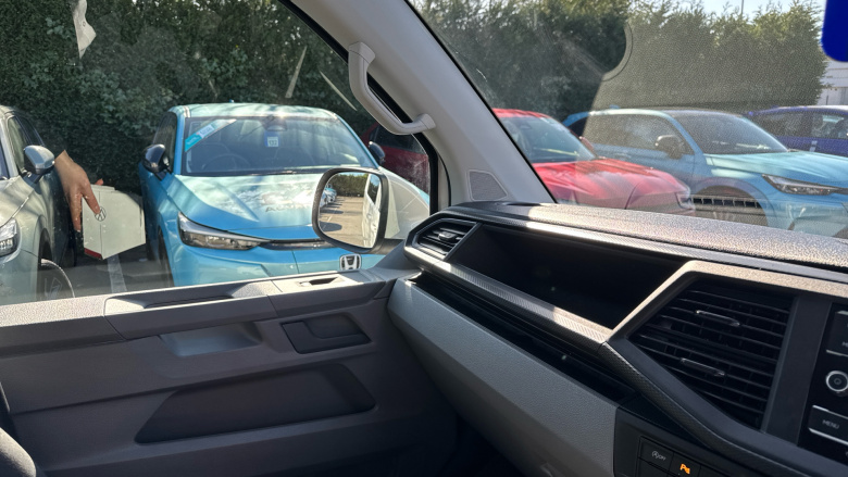 Volkswagen Transporter T32 Swb Diesel 2.0 TDI 110 Highline Kombi Van